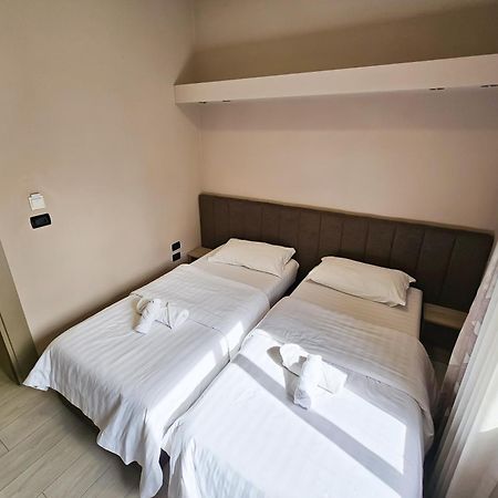 Sunflower Twin Room Тирана Екстериор снимка