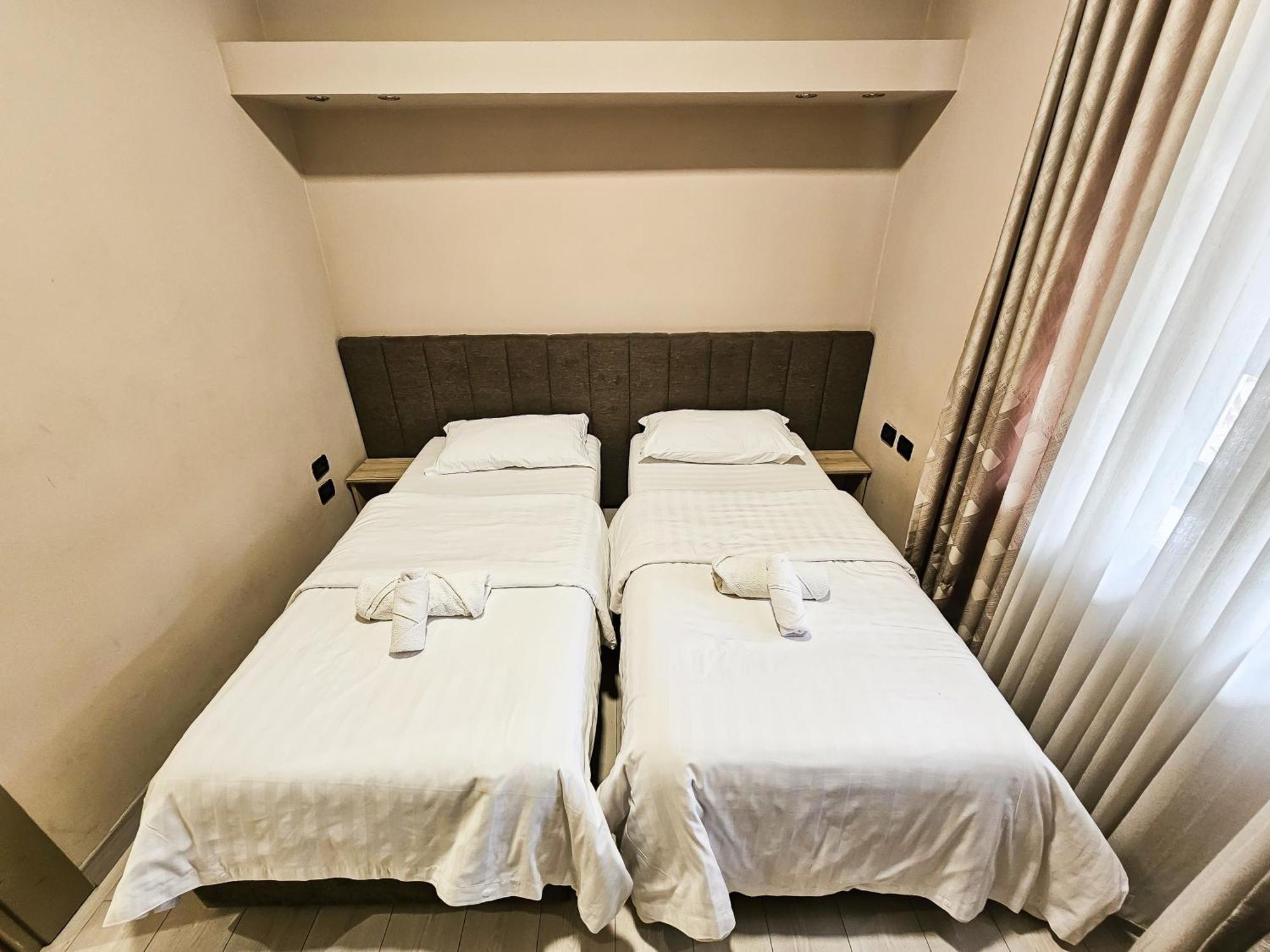 Sunflower Twin Room Тирана Екстериор снимка