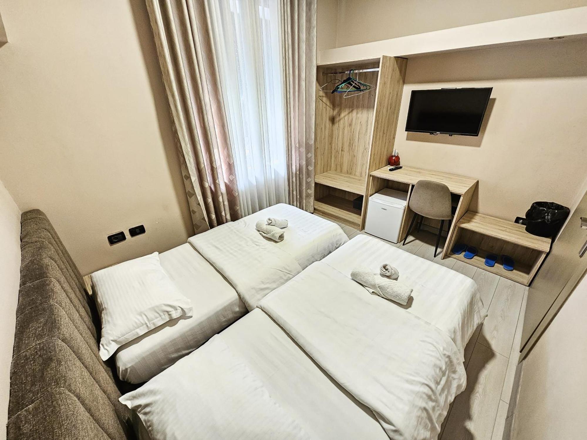 Sunflower Twin Room Тирана Екстериор снимка